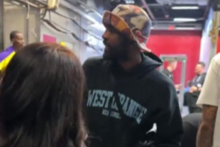 支持小老弟😊！欧文来到弗拉格夏联首秀现场 还与小球迷互动~