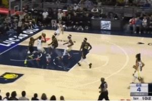 摧枯拉朽!库明加反击接球起飞 力压防守双手暴力隔扣