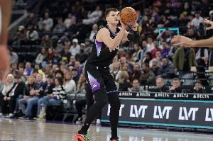 凯斯勒赛季报销!解说:怕啥来啥 刚打出点名堂结果伤病找上门了